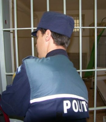 Reţinut pentru 24 de ore: a lovit un bărbat cu toporul, în Constanţa